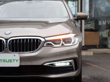 BMW在庫保有台数常時100台以上!ご来店の際はBMW本店(厚木市下荻野140-1)にご来店ください!弊社自慢の全天候型ショールーム!BMW在庫保有台数常時100台以上ございます!