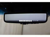 車両後方カメラの映像をインナーミラー内のディスプレイに表示します。前後方録画機能付き。