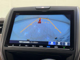 バックカメラの画像です。ガイドラインがスムースな車庫入れをサポートいたします。車庫入れの安心感がアップしますね。