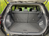 積み下ろしのしやすいデッキにはたっぷりと荷物を積み込んでいただけます。遊びから仕事まで、様々なシーンで頼れます♪