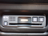 ■【ETC車載器】が装備されています。セットアップをしてお渡しとなり、ETCカードを差し込むだけで高速道路の利用が可能です。