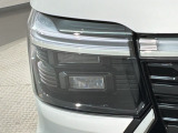 LEDヘッドライトは、点灯の瞬間から最大光量を発揮し、突然暗くなるトンネルなどでの安定感を高めます。