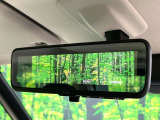 【デジタルルームミラー】後席の大きな荷物や同乗者で後方が確認しづらい時でも安心!カメラが撮影した車両後方の映像をルームミラー内に表示。クリアな視界で状況の確認が可能です!