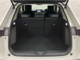 HONDA独自の機構!リアシートはチップアップ(跳ね上げ)することにより背の高い荷物も楽々積み込みすることが可能!!より空間を有効にするためにも大変便利なシートアレンジになります!!