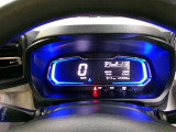 先進的なディスプレイ表示のスピードメーター。