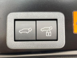 【パワーバックドア】スマートキーや運転席のボタンを押すだけでリアゲートが自動で開閉します!荷物を持っている時や、高い位置にあるバックドアを閉める際に便利な機能です♪