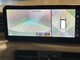 【アラウンドビューモニター】白線や駐車車両をナビゲーション画面に表示。駐車しているクルマとの位置関係がひと目でわかって安心です!