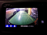 バックカメラの画像です。ガイドラインがスムースな車庫入れをサポートいたします。車庫入れの安心感がアップしますね。