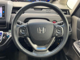 【純正革巻きステアリング】上質な革を使用することで、手にしっかり馴染みとても運転しやすいハンドルです♪