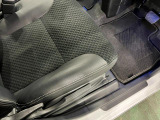 痛みの出やすい運転席シートの角、フロアマット、座面、ともに良好です