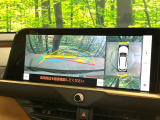 【パノラミックビューモニター】専用のカメラにより、上から見下ろしたような視点で360度クルマの周囲を確認することができます☆死角部分も確認しやすく、狭い場所での切り返しや駐車もスムーズに行えます。