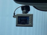 ドライブレコーダー付きです!!映像・音声などを記録する車載装置です。 もしもの事故の際の記録はもちろん、旅行の際の思い出としてドライブの映像を楽しむことができます!!