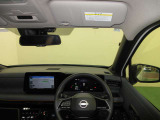 ドライバー目線で、使いやすく安全操作性と良好な視界を実現した運転席です。