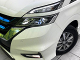 【LEDヘッドライト】悪天候や夜間走行時も良好な視界を確保し安心して運転できる高輝度LEDヘッドライトを装備!点灯速度が早く、消費電力も抑えられています。