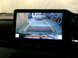 車庫入れなどでバックする際に後方確認ができて便利です。車庫入れ苦手な人もこれで安心!!