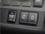◆両側電動スライドドア◆狭い駐車場でも乗り降りが楽々♪お子様が隣の車にドアを当ててしまう心配もございません!小さなお子様連れの方もこれで安心。