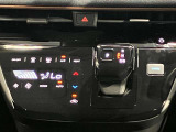 前後の動きだけで簡単に操作できる先進的なデザインの電制シフト。扱いやすく、手に馴染みやすい設計となっています