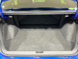 積み下ろしのしやすいデッキにはたっぷりと荷物を積み込んでいただけます。遊びから仕事まで、様々なシーンで頼れます♪