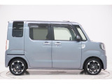 県内13店舗にて常時500台以上ダイハツ車を展示中です。見て、触って、納得のいく一台をぜひ見つけてください。