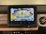 【バックカメラ】運転が苦手な方も車庫入れラクラクです!ギアをリバースに入れれば自動的に切り換わりますので、面倒な操作は不要です♪狭い駐車場もお車を傷つけず安心ですね!