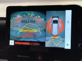 【パノラミックビューモニター】専用のカメラにより、上から見下ろしたような視点で360度クルマの周囲を確認することができます☆死角部分も確認しやすく、狭い場所での切り返しや駐車もスムーズに行えます。