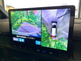 【マルチビューカメラシステム】専用のカメラにより、上から見下ろしたような視点で360度クルマの周囲を確認することができます☆死角部分も確認しやすく、狭い場所での切り返しや駐車もスムーズに行えます。