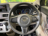 インテリアに合わせたデザインのステアリングは、運転される方のことも考え、運転しやすい形状、大きさです。是非一度、実際に触ってお確かめください。