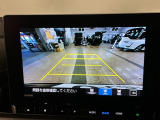 【バックカメラ】運転が苦手な方も車庫入れラクラクです!ギアをリバースに入れれば自動的に切り換わりますので、面倒な操作は不要です♪狭い駐車場もお車を傷つけず安心ですね!