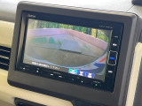 【バックカメラ】駐車時に後方がリアルタイム映像で確認できます。大型商業施設や立体駐車場での駐車時や、夜間のバック時に大活躍!運転スキルに関わらず、今や必須となった装備のひとつです!