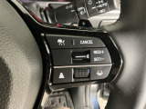 【アダプティブ・クルーズ・コントロール】予め設定した車速内でクルマが自動的に加減速。 前走車との適切な車間距離を維持しながら追従走行し、高速道路でのドライバーの疲労を軽減してくれる嬉しい機能付♪