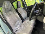 運転席まわりには十分なスペースがあり、大柄な方でもゆったり運転していただける環境です。