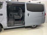 左側電動スライドドアは、狭い場所での乗り降りや荷物の積み下ろしもしやすいです