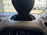 運転席メーター上に小物収納