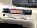 【オートエアコン】一度お好みの温度に設定すれば、車内の温度を検知し風量や温度を自動で調整。暑い&hellip;寒い&hellip;と何度もスイッチ操作をする必要はありません。快適な車内空間には必須の機能ですね♪