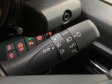 【オートライト】周りの明るさに応じて自動でヘッドライトの点灯・消灯ができる機能です!ライトの付け忘れ・消し忘れなどが無くなり、雨の日や夕方の走行も安心!トンネル通過時も便利ですね♪