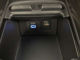充電用USBポートもございます。
