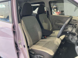運転席まわりです。運転席からの視界が左右に広く隅々まではっきりと見渡せます!クルマの前端も把握しやすく安心して運転できます!