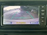 【バックカメラ】駐車時に後方がリアルタイム映像で確認できます。大型商業施設や立体駐車場での駐車時や、夜間のバック時に大活躍!運転スキルに関わらず、今や必須となった装備のひとつです!