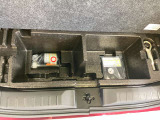たっぷり20Lの荷室床下収納を用意しております。