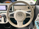 インテリアに合わせたデザインのステアリングは、運転される方のことも考え、運転しやすい形状、大きさです。是非一度、実際に触ってお確かめください。