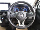 運転が楽しくなる明るく開放的な運転席まわりです。