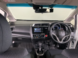 【前方視界】開放的な前方視界!運転がしやすく疲れにくいです♪窓が大きく、見通しがとっても良いおクルマですよ♪