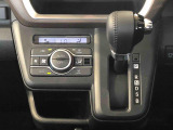 温度を設定すれば、自動で車内の温度管理をしてくれる優れものです♪ATミッションで運転楽々