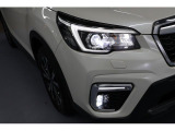 日中に点灯させるLEDアクセサリーライナーを装備。自車の存在を回りにはっきりと伝えることにより事故率を低下させる常時点灯ランプ、それをスポーティにデザインされています。