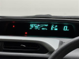 【メーターまわり】ドライバーから見やすい位置にあって安全運転に寄与します。メーターも見やすくてシンプルなデザインになっております。