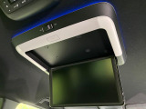 【フリップダウンモニター】大画面モニターで後席でもエンタメをお楽しみいただけます。小さなお子様にも大人気の装備です♪