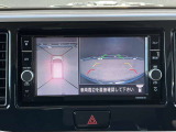 アラウンドビューモニター搭載。上から見下ろしたように液晶に映るのでスムーズな駐車をサポートします。
