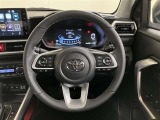 本革巻きになっており左右にステアリングスイッチがついています。