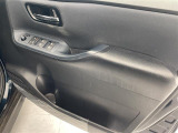 【パワーウインドウ】運転席のスイッチで、各席の窓ガラスの開閉ができます!あると便利ですよね!