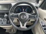 インテリアに合わせたデザインのステアリングは、運転される方のことも考え、運転しやすい形状、大きさです。是非一度、実際に触ってお確かめください。